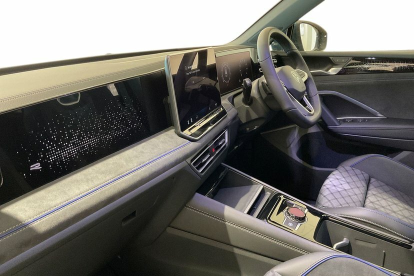 Volkswagen Tiguan 1.5 Etsi Mhev R-line Suv Hybrid Dsg 15 EX26ADV Blue #2