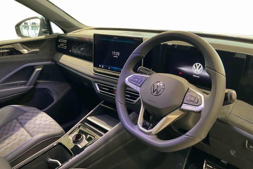 Volkswagen Tiguan 1.5 Etsi Mhev R-line Suv Hybrid Dsg 15 EX26ADV Blue #6
