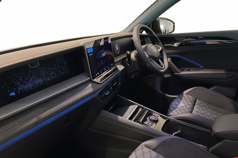 Volkswagen Tayron 1.5 Etsi Mhev R-line Suv Hybrid Dsg 15 EY26ZZJ Black #2