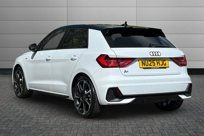 Audi A1 1.5 Tfsi 35 Black Edition Sportback S T NU25HJG White #3