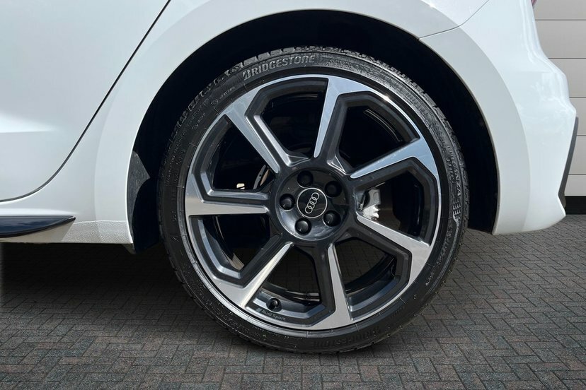 Audi A1 1.5 Tfsi 35 Black Edition Sportback S T NU25HJG White #5
