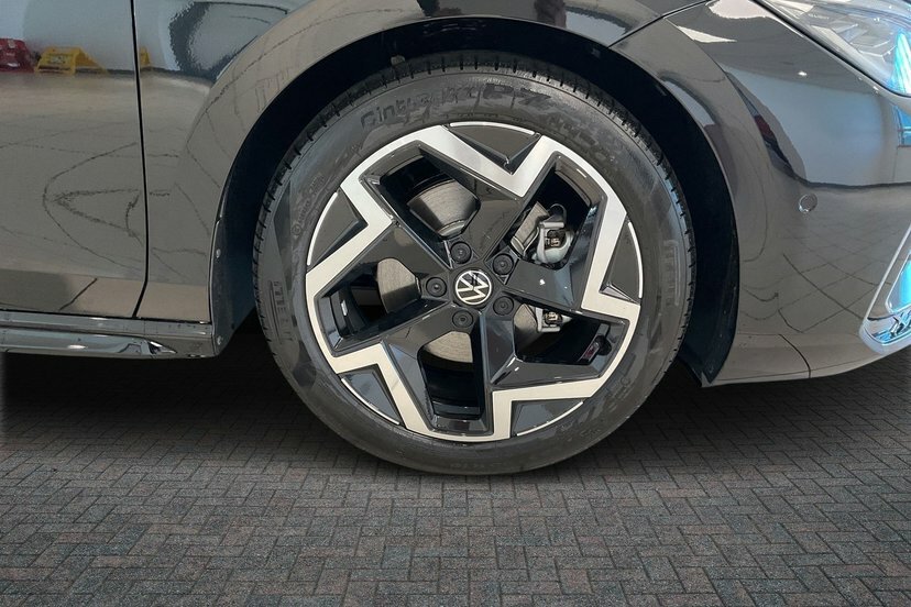 Volkswagen Passat 1.5 Etsi Mhev R-line Estate Hybrid Dsg EK26TVN Black #5