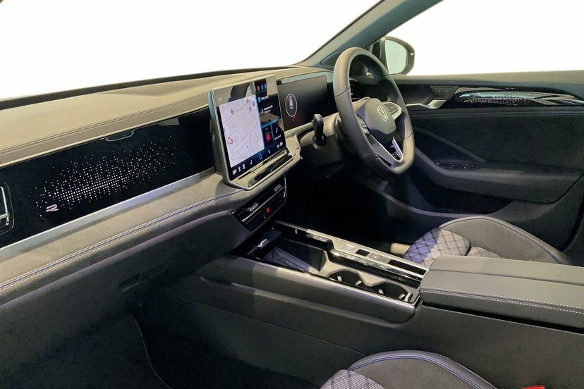 Volkswagen Passat 1.5 Etsi Mhev R-line Estate Hybrid Dsg EK26TVN Black #2