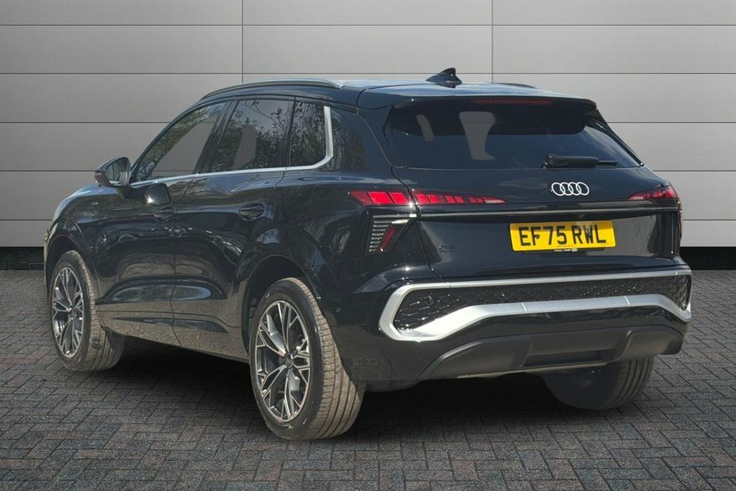 Audi Q3 1.5 E-hybrid S Line Suv Plug-in Hybrid EF75RWL Black #3