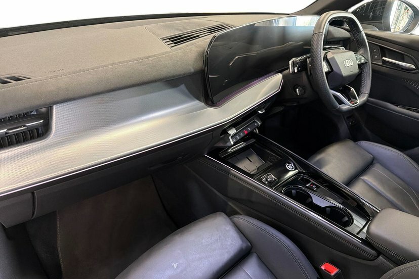 Audi Q3 1.5 E-hybrid S Line Suv Plug-in Hybrid EF75RWL Black #2