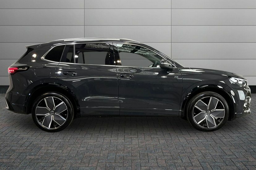 Volkswagen Tiguan 1.5 Etsi Mhev R-line Suv Hybrid Dsg 15 AU26OBA Grey #4