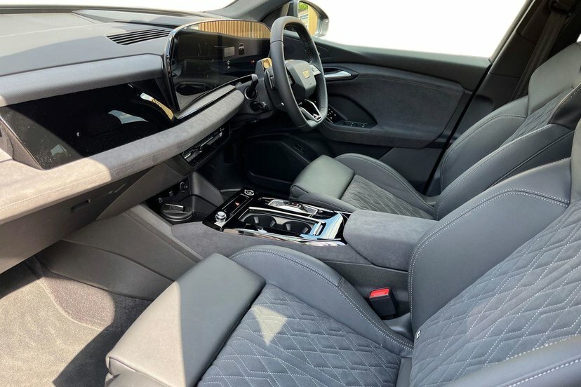 Audi Q6 E-Tron 100Kwh Black Edition Suv Quattro EY26UJD Black #2