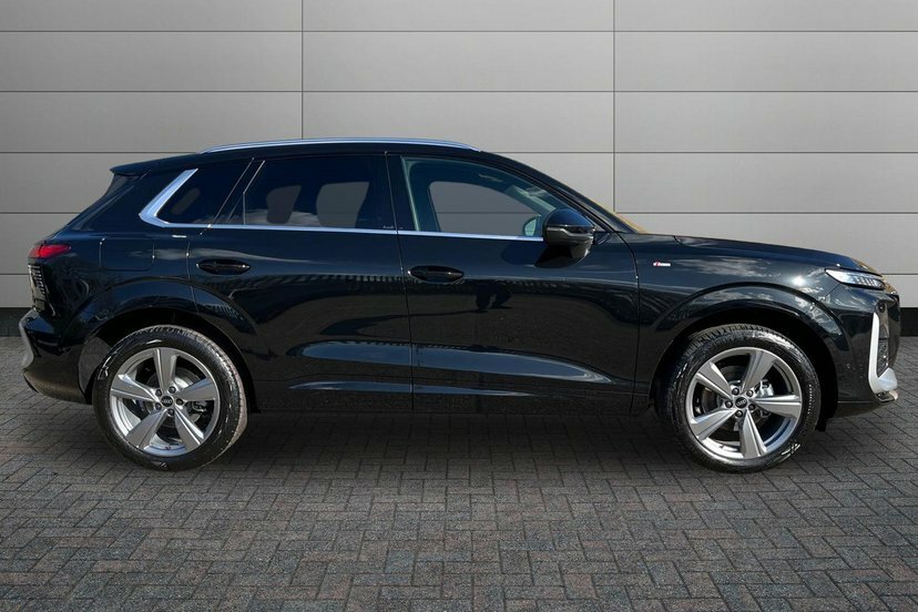 Audi Q3 1.5 Tfsi S Line Suv S Tronic 150 Ps EK26XBR Black #4