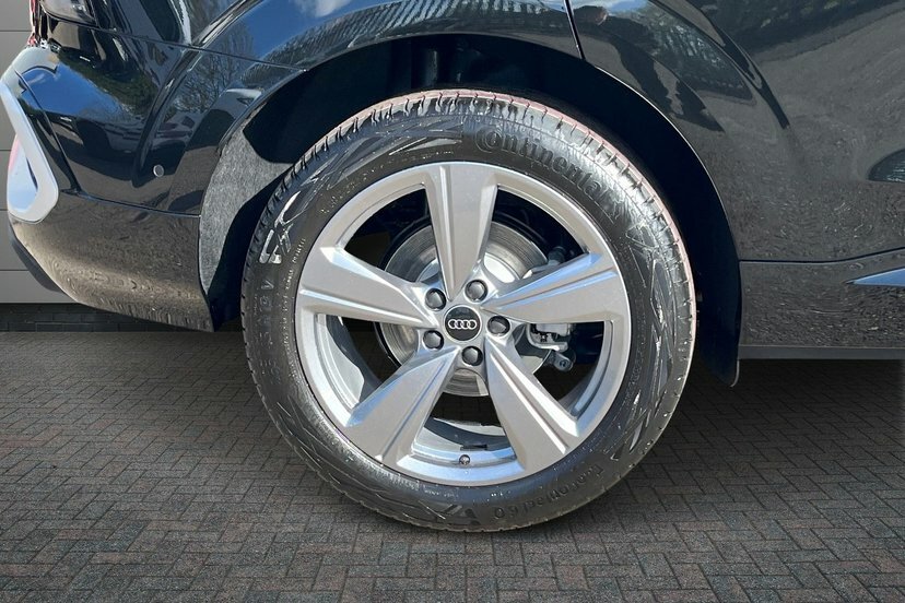 Audi Q3 1.5 Tfsi S Line Suv S Tronic 150 Ps EK26XBR Black #5