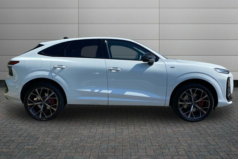 Audi Q3 1.5 E-hybrid Launch Edition Plus Sportback Pet WU26EWK White #4