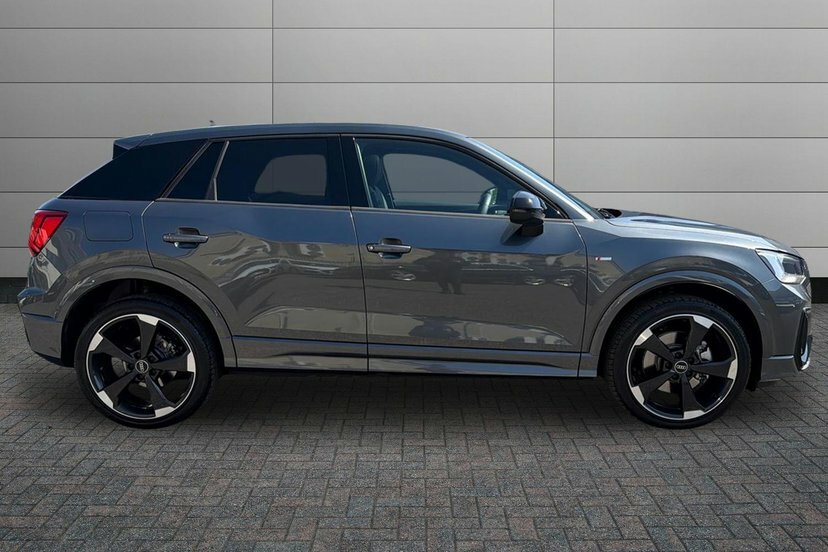 Audi Q2 1.5 Tfsi Cod 35 Black Edition Suv S Tro EF75YZD Grey #4