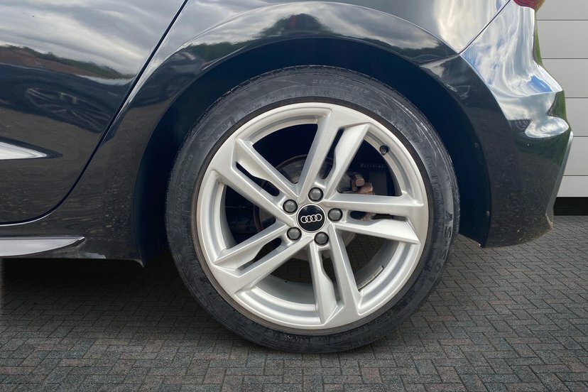 Audi A1 1.5 Tfsi 35 S Line Sportback S Tronic YM69JWW Black #5