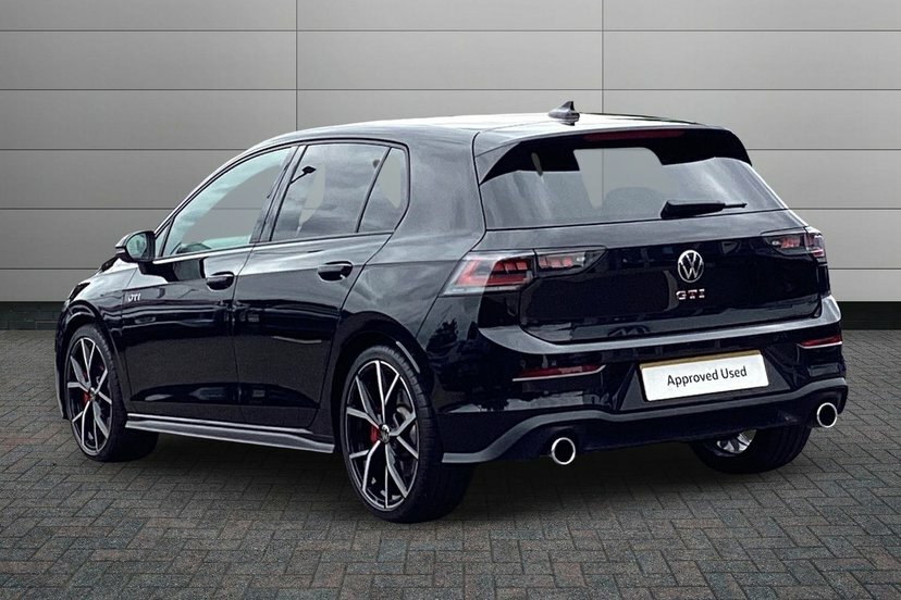 Volkswagen e-Golf 1.5 Tsi Ehybrid 19.7Kwh Gte Hatchback P Black #3