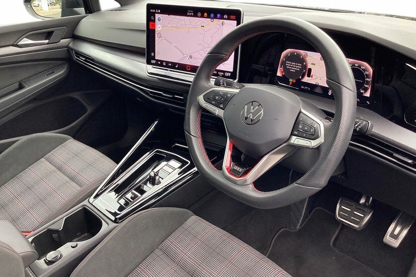 Volkswagen e-Golf 1.5 Tsi Ehybrid 19.7Kwh Gte Hatchback P Black #6
