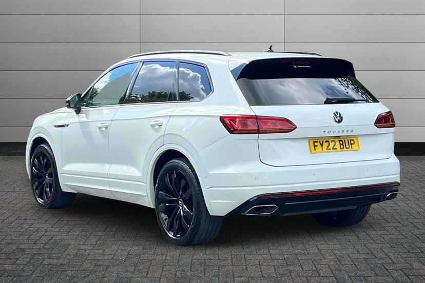 Volkswagen Touareg 3.0 Tdi V6 Black Edition Suv Tiptronic FY22BUP White #3