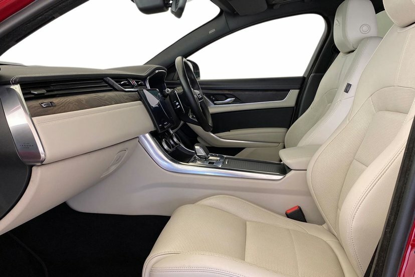 Jaguar XF 2.0 D200 Mhev R-dynamic Se Sportbrake A Red #3