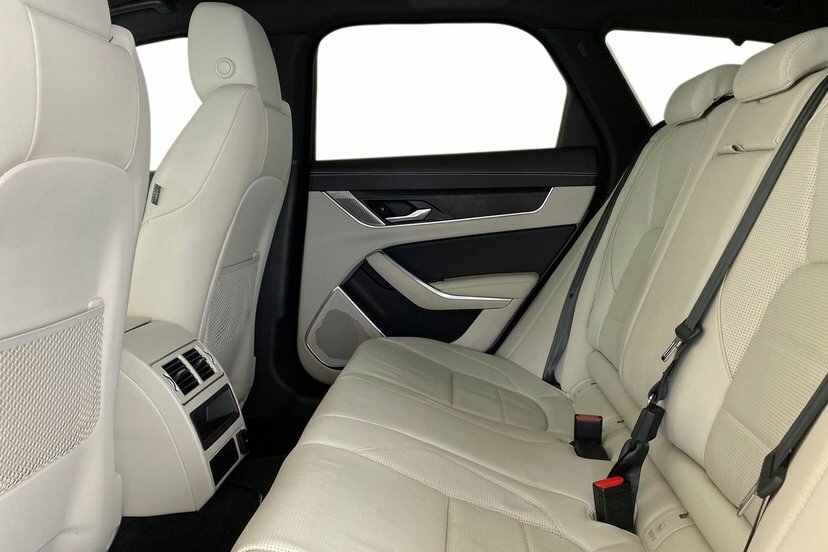 Jaguar XF 2.0 D200 Mhev R-dynamic Se Sportbrake A Red #4