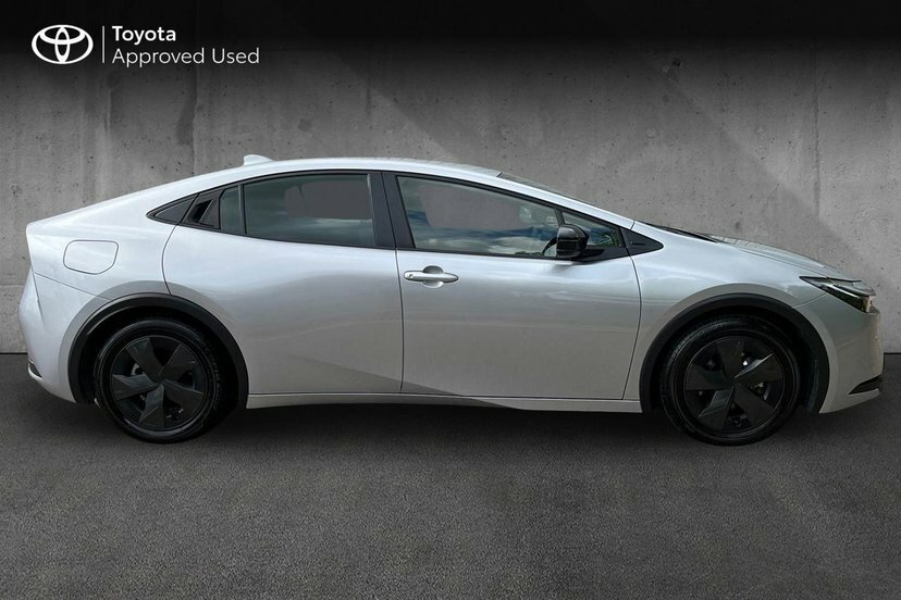 Toyota Prius 2.0 13.6Kwh Design Hatchback Plug-in Hy GF75EHR Silver #4