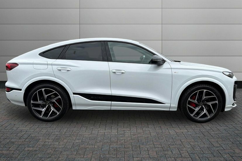 Audi Q6 E-Tron 83Kwh Edition 1 Sportback 252 P EF75YMH Black #4