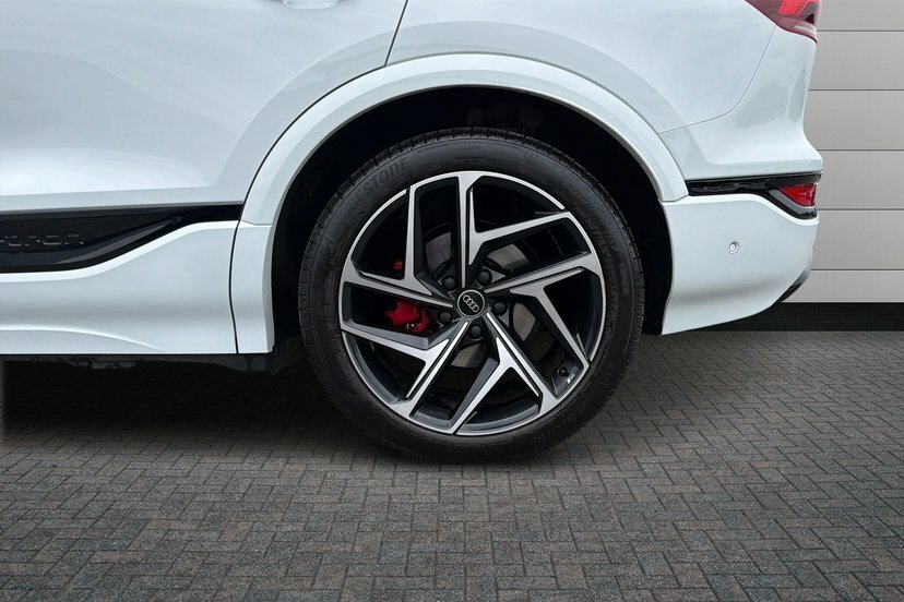 Audi Q6 E-Tron 83Kwh Edition 1 Sportback 252 P EF75YMH Black #5