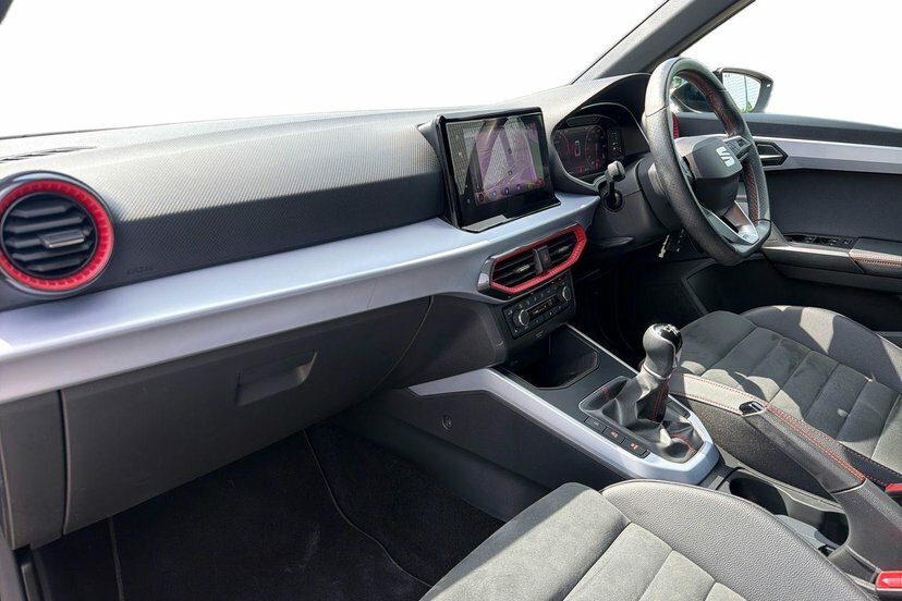 Seat Arona 1.0 Tsi Fr Sport Suv 110 Ps LL22BAU Black #2
