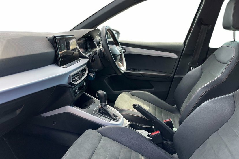 Seat Arona 1.0 Tsi Fr Sport Suv Dsg 110 Ps LB23DPK Black #2