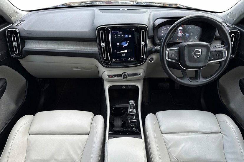 Volvo XC40 2.0 D4 Inscription Pro Suv Awd 19 Black #6