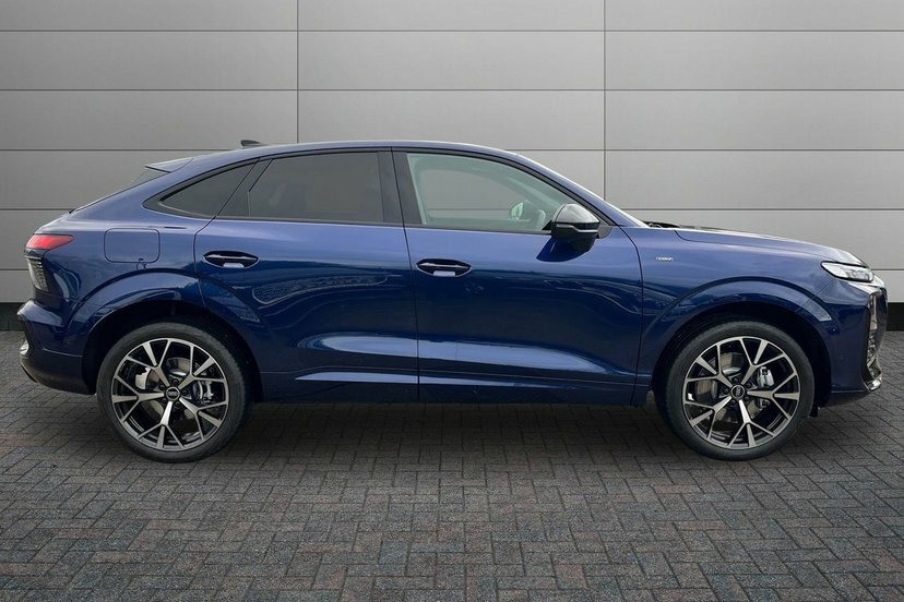 Audi Q3 1.5 E-hybrid Edition 1 Sportback Plug-i LS26WYA Blue #4