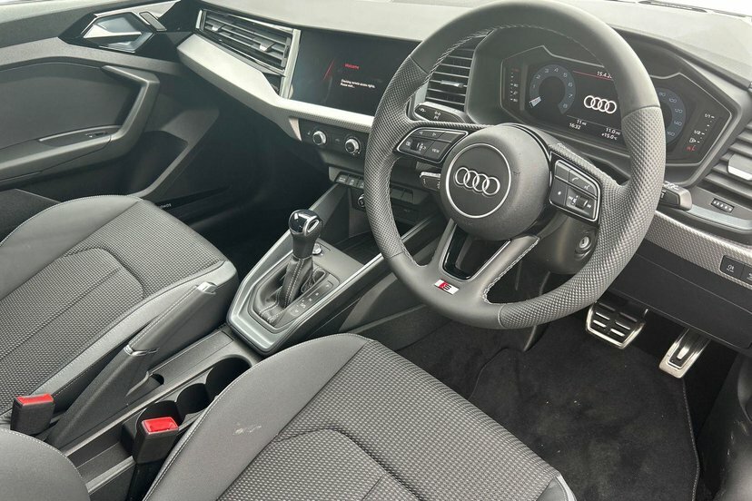 Audi A1 1.0 Tfsi 30 S Line Sportback S Tronic LN26KUO Black #6