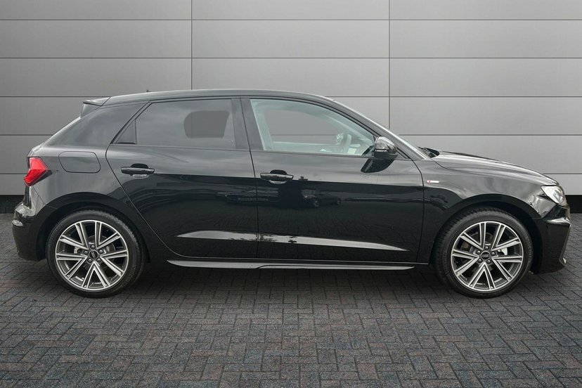 Audi A1 1.0 Tfsi 30 S Line Sportback S Tronic LN26KUO Black #4