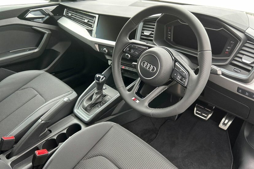 Audi A1 1.0 Tfsi 30 S Line Sportback S Tronic LN26KWT Black #6