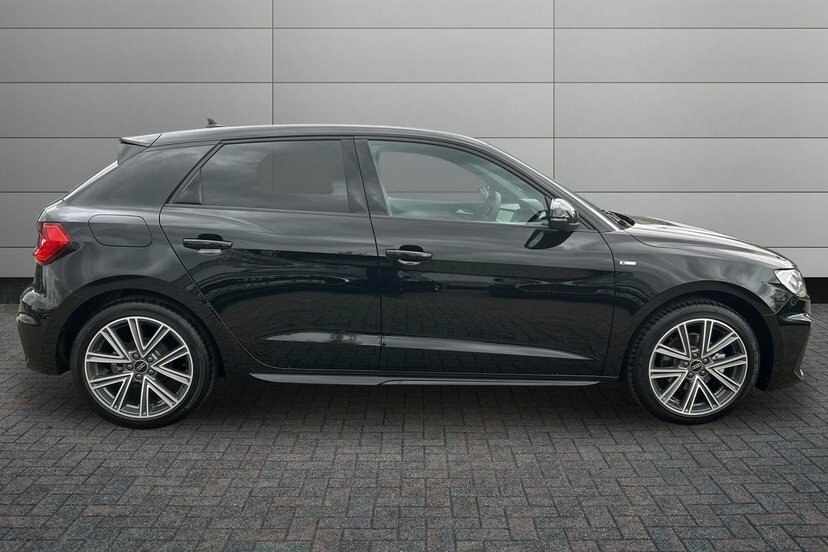 Audi A1 1.0 Tfsi 30 S Line Sportback S Tronic LN26KWT Black #4