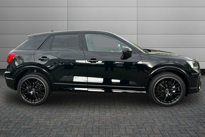 Audi Q2 1.5 Tfsi Cod 35 Black Edition Suv S Tro LN26KUG Black #4