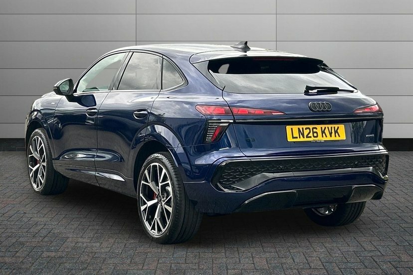 Audi Q3 2.0 Tfsi Launch Edition Plus Sportback LN26KVK Blue #3
