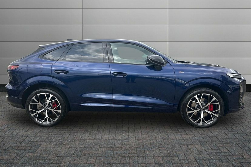 Audi Q3 2.0 Tfsi Launch Edition Plus Sportback LN26KVK Blue #4