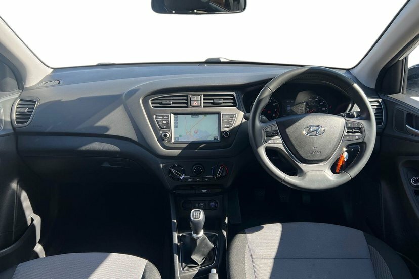 Hyundai I20 1.2 Play Hatchback 84 Ps OY20ERX White #6
