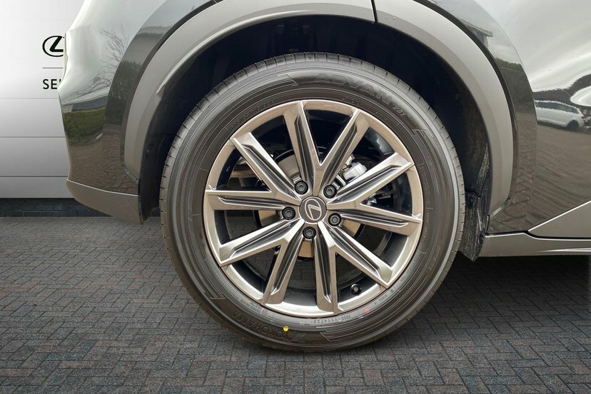 Lexus LBX 1.5 Vvt-ie Premium Plus Suv Hybrid E-cv RE26PFJ Black #5