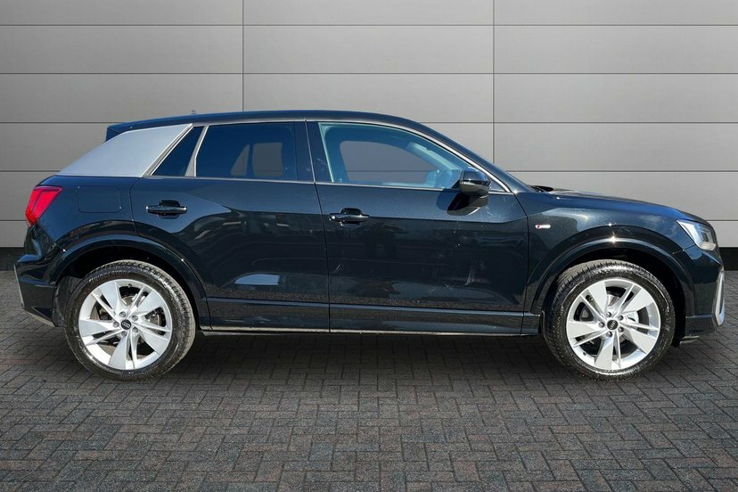 Audi Q2 1.5 Tfsi Cod 35 S Line Suv S Tronic 15 LN26OFS Black #4