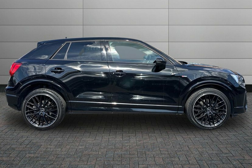 Audi Q2 1.5 Tfsi Cod 35 Black Edition Suv S Tro EA23FXP Black #4
