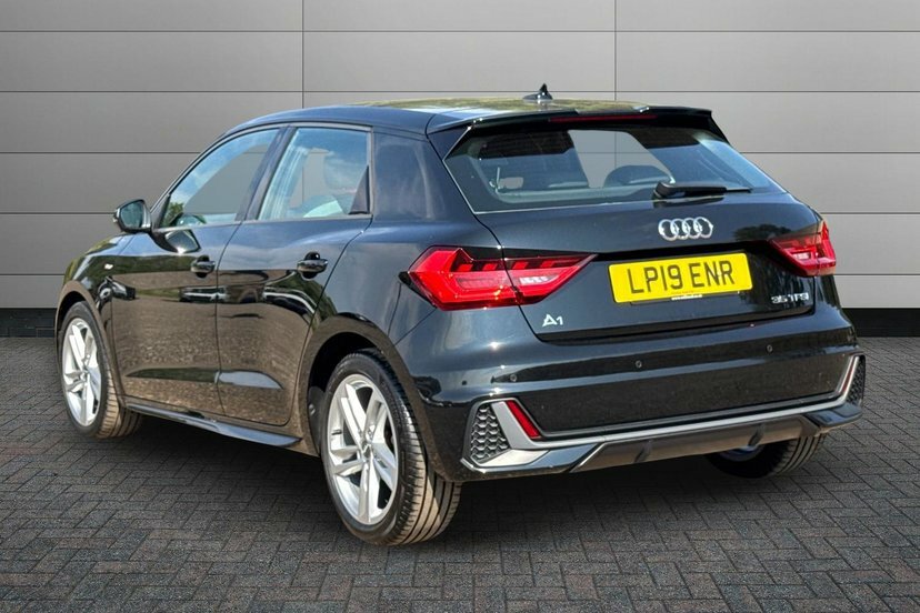Audi A1 1.5 Tfsi 35 S Line Sportback S Tronic Black #3