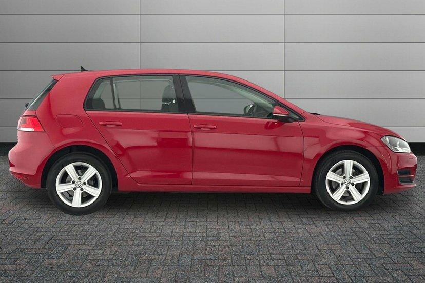 Volkswagen Golf 1.6 Tdi Bluemotion Tech Match Edition Hatchback Red #4