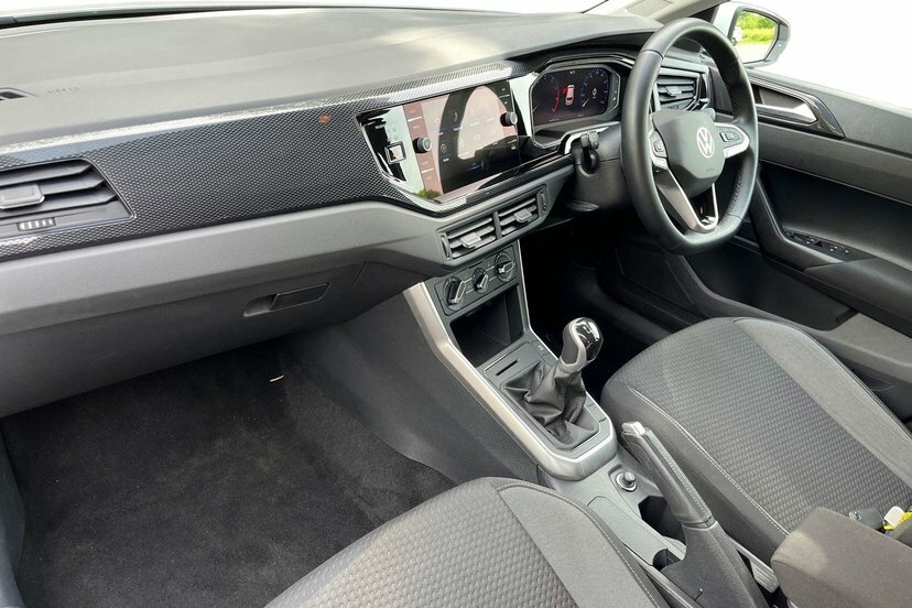 Volkswagen Polo 1.0 Tsi Life Hatchback 95 Ps D GJ72UPD White #2