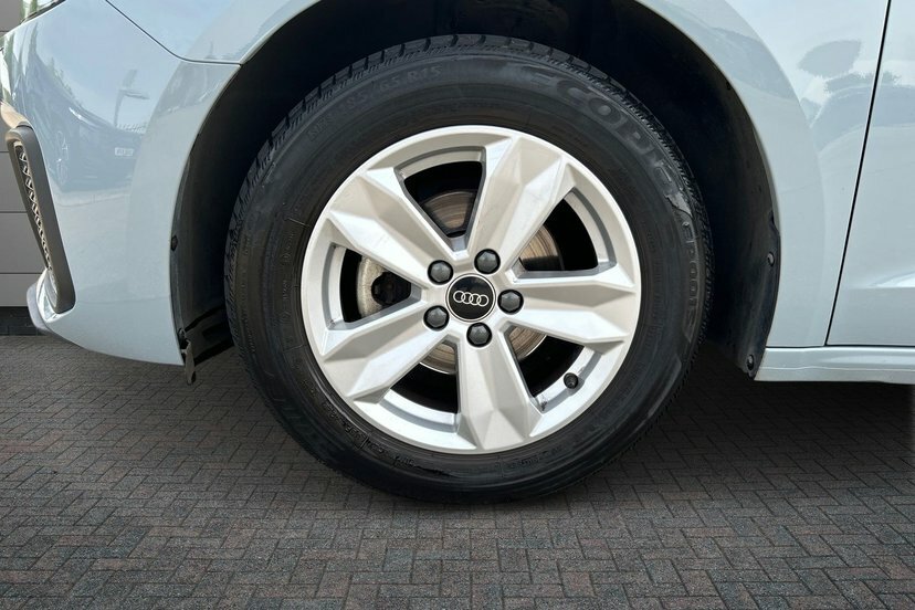 Audi A1 1.0 Tfsi 25 Technik Sportback 9 LP72CWK Grey #5
