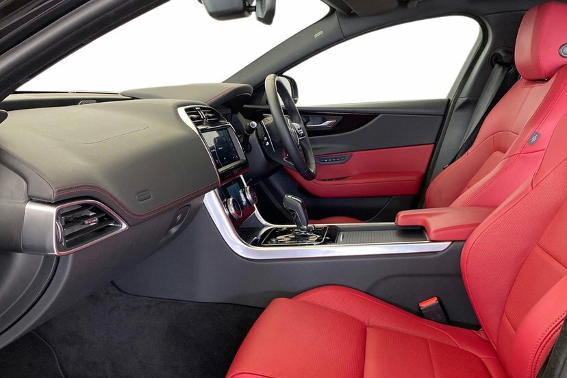 Jaguar XE 2.0 P300i Sport Saloon Awd 300 Ps EX73HGN Black #3