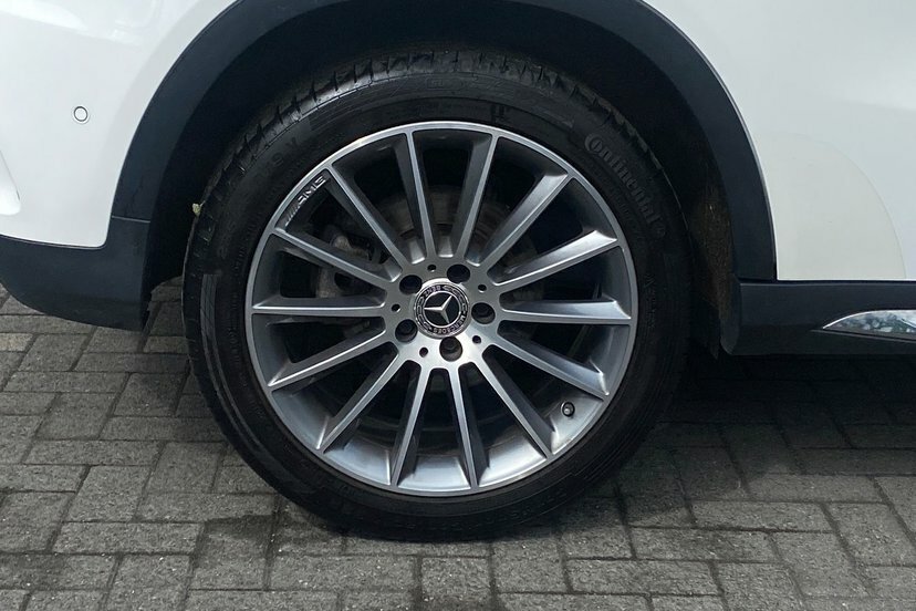 Mercedes-Benz GLA Class Gla180 Amg Line Edition DK69SUV White #4