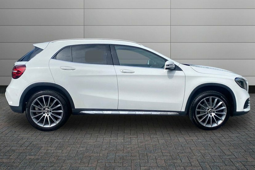 Mercedes-Benz GLA Class Gla180 Amg Line Edition DK69SUV White #3