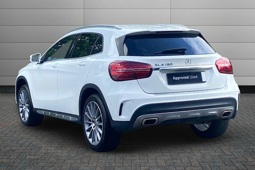 Mercedes-Benz GLA Class Gla180 Amg Line Edition DK69SUV White #2
