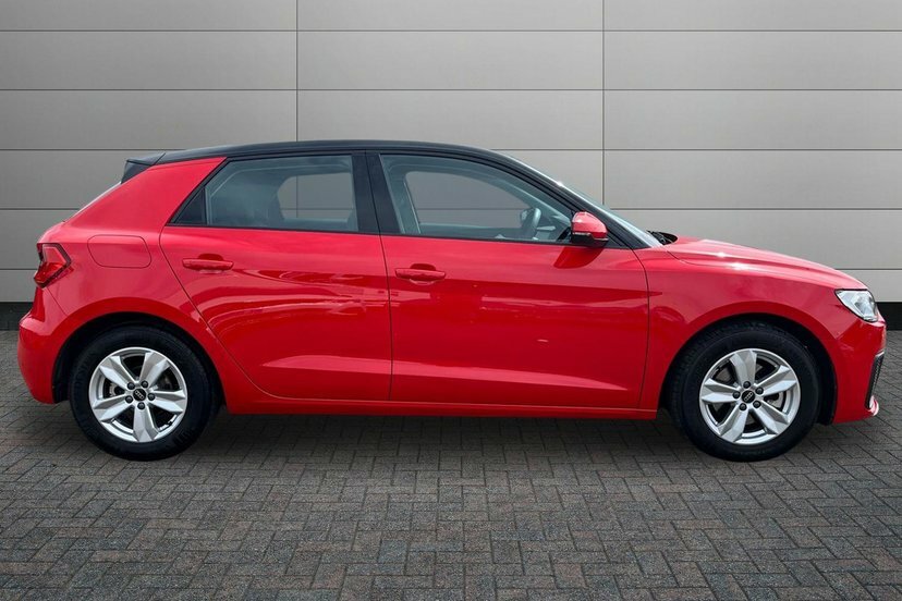 Audi A1 1.0 Tfsi 30 Technik Sportback 1 AR23ENC Red #4