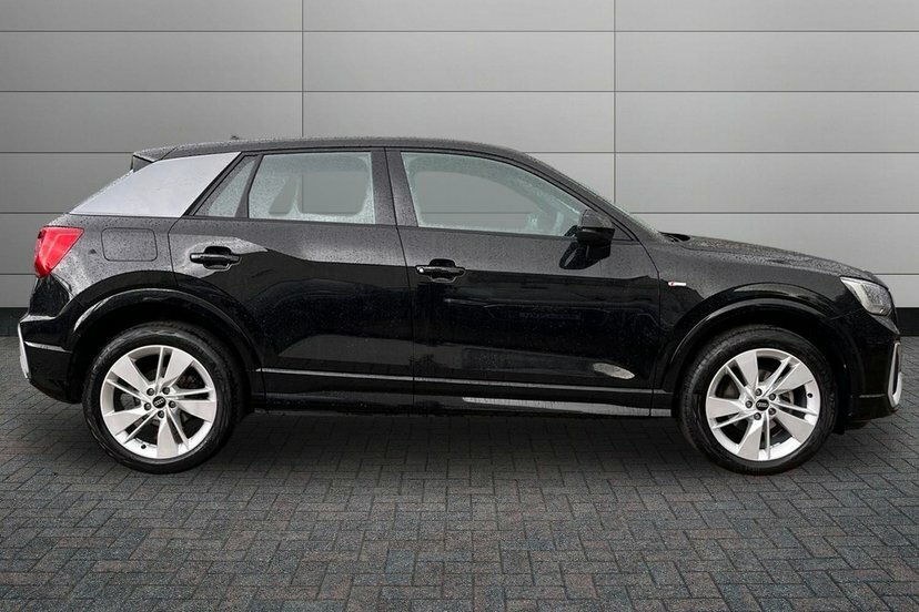 Audi Q2 1.5 Tfsi Cod 35 S Line Suv 150 Black #4