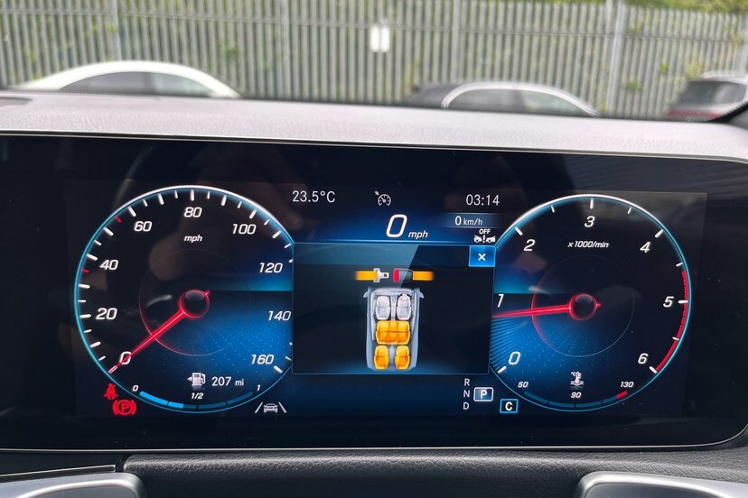 Mercedes-Benz GLB Class Glb220d Amg Line Premium KP23ZGM White #6